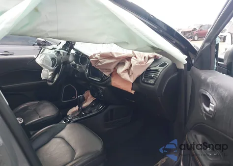 2019 Jeep Compass Limited 4X4 z USA, uszkodzony, nr VIN 3C4NJDCB9KT724380